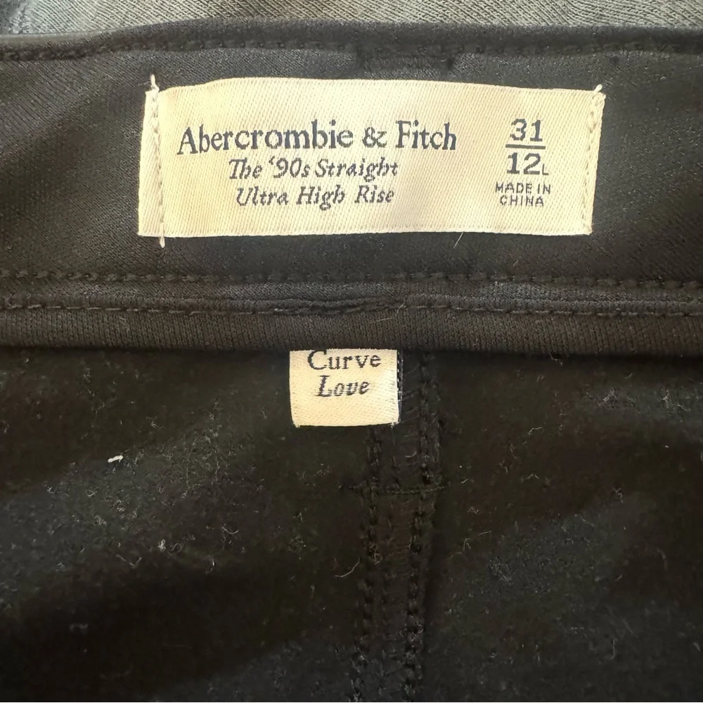 Abercrombie & Fitch Women’s The 90s Straight Ultra High Rise Leather Pants - Picture 6 of 6